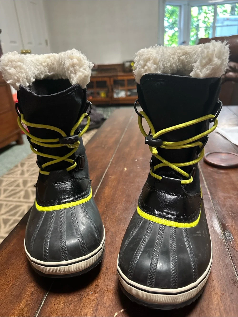 SOREL Waterproof Boots Size 5 Women's. Unique color pattern.Excellent condition!